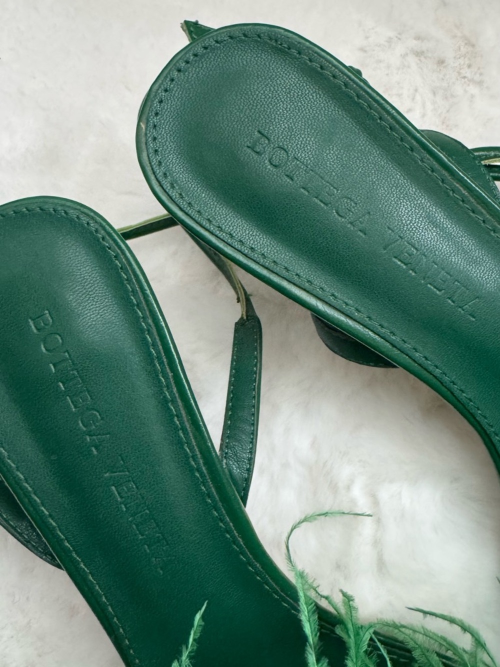 BOTTEGA VENETA Dot feather-trimmed leather sandals - Picture 3 of 7